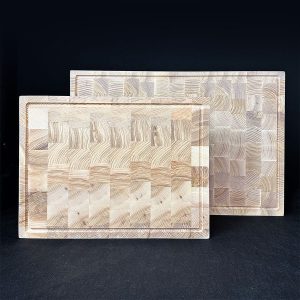 Massiver Schneideblock aus Esche