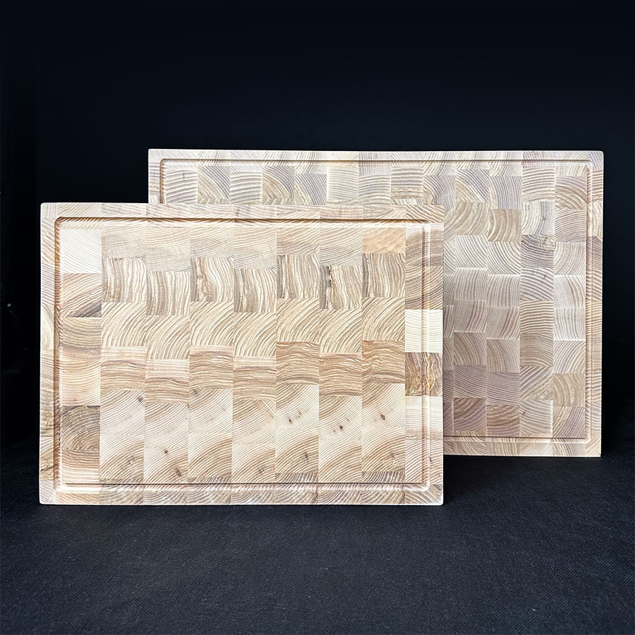 Massiver Schneideblock aus Esche